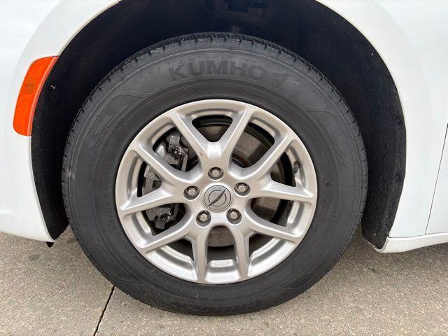 used 2024 Chrysler Pacifica car, priced at $27,500