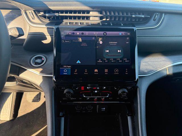 used 2024 Jeep Grand Cherokee L car