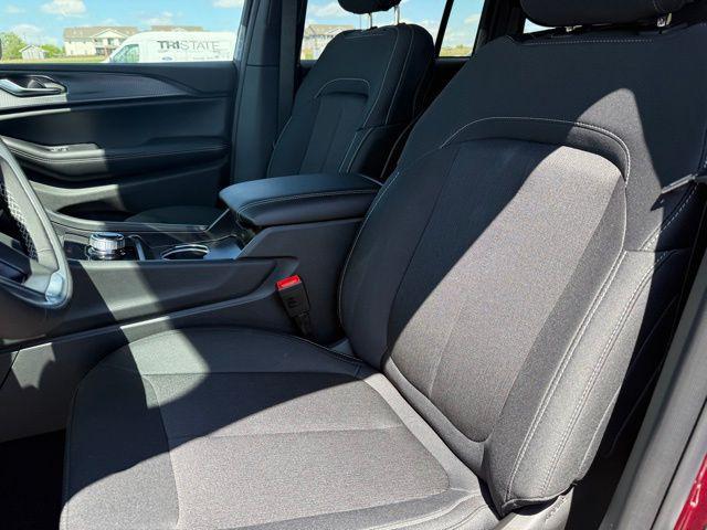 new 2026 Jeep Grand Cherokee car, priced at $42,264