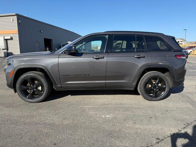 used 2023 Jeep Grand Cherokee car, priced at $29,000
