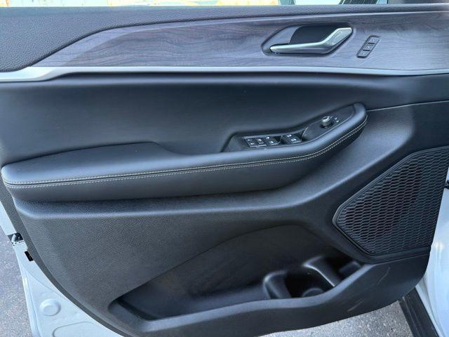 new 2025 Jeep Grand Cherokee car, priced at $43,420