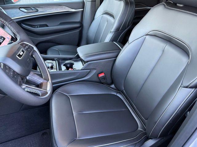 new 2025 Jeep Grand Cherokee car, priced at $43,420