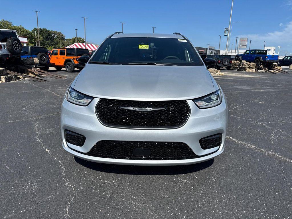 new 2026 Chrysler Pacifica car, priced at $39,988