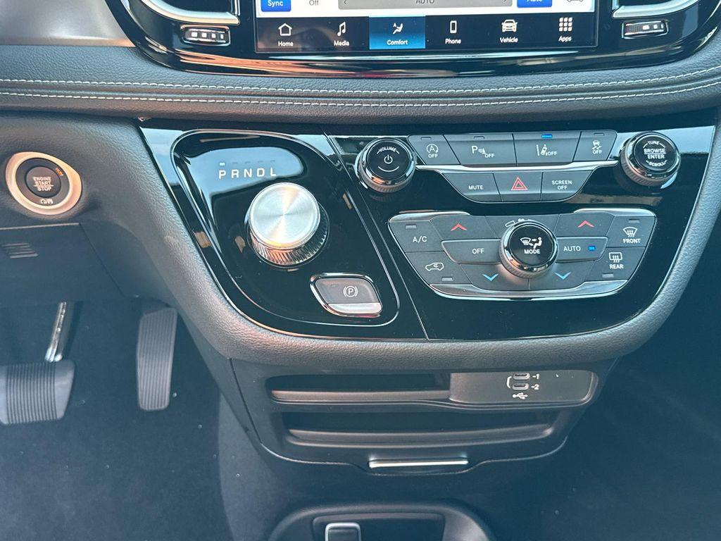 new 2026 Chrysler Pacifica car, priced at $39,988