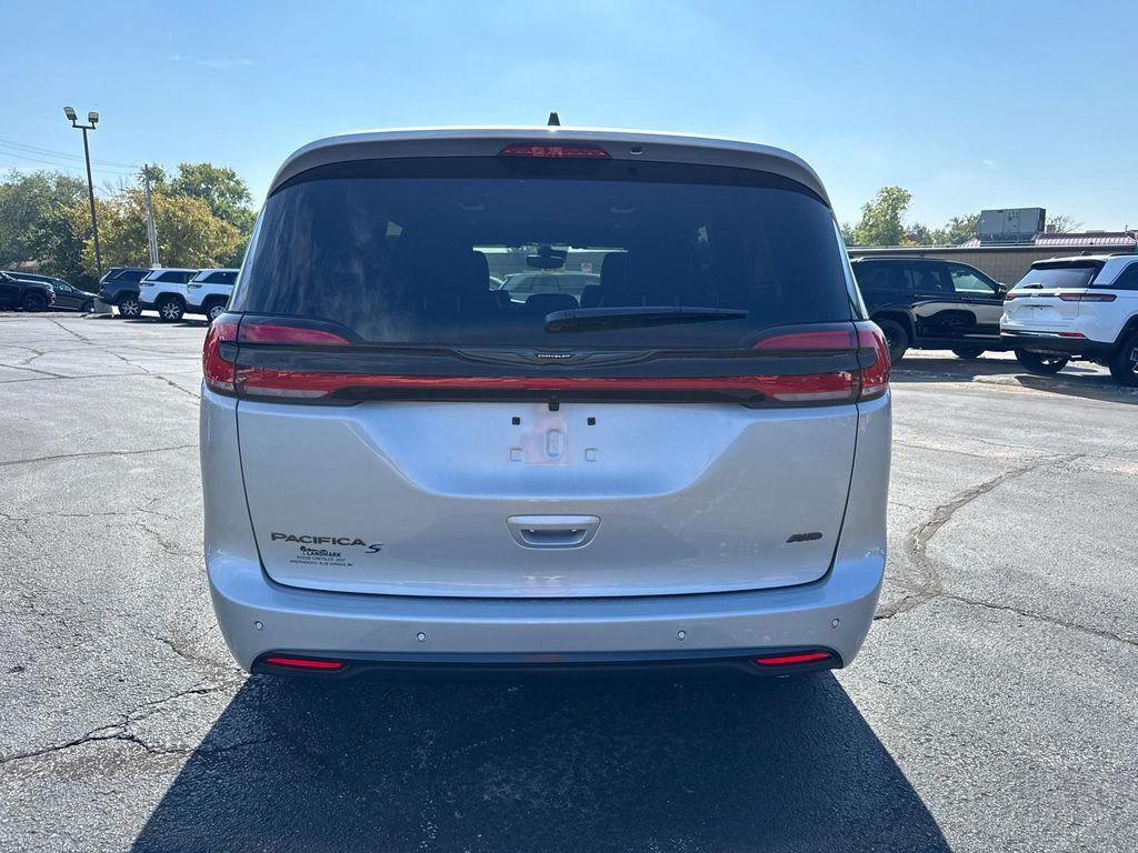 new 2026 Chrysler Pacifica car, priced at $39,988