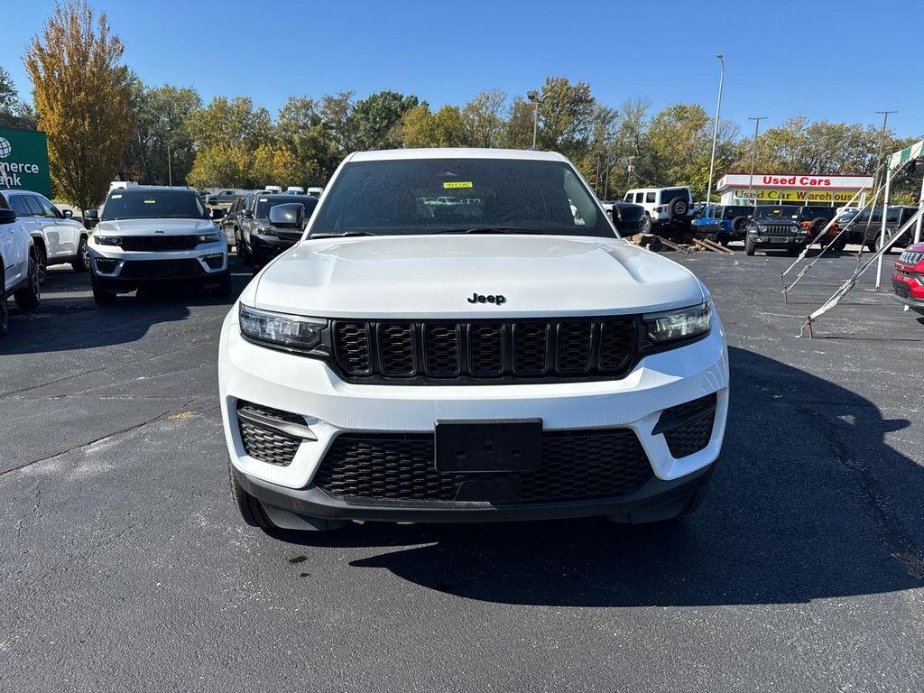 new 2025 Jeep Grand Cherokee car, priced at $33,988
