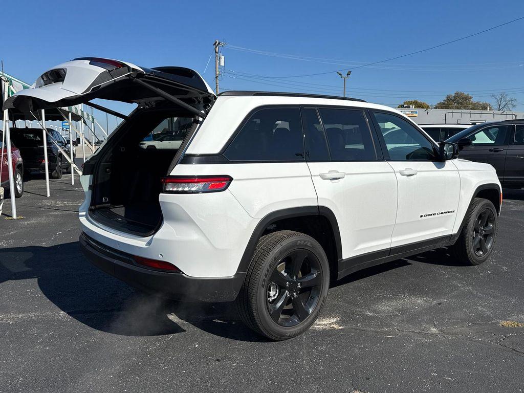 new 2025 Jeep Grand Cherokee car, priced at $33,988