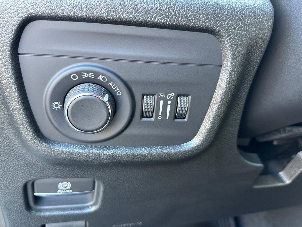 new 2025 Jeep Grand Cherokee car, priced at $33,988