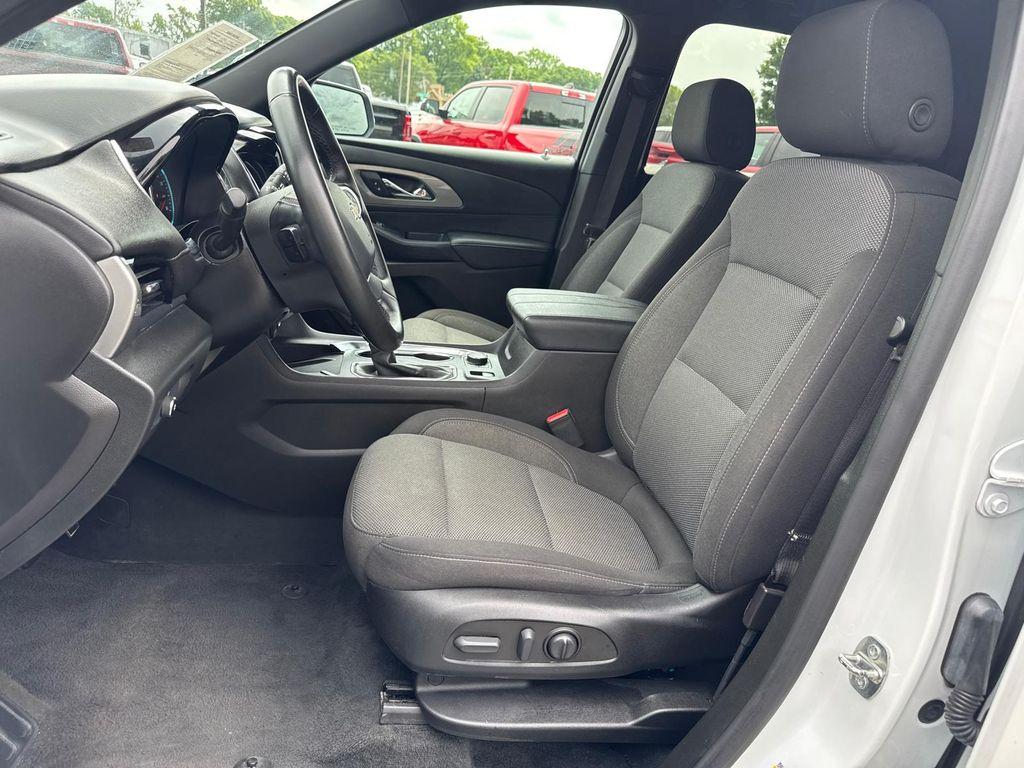 used 2023 Chevrolet Traverse car, priced at $23,988