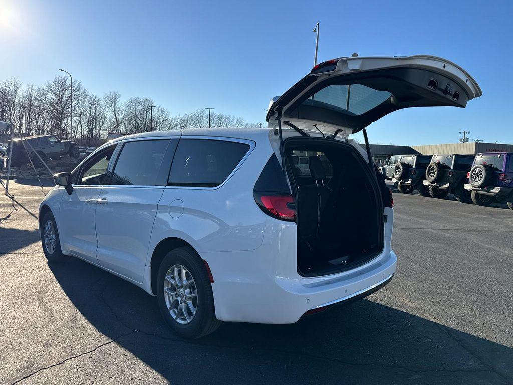 new 2026 Chrysler Pacifica car, priced at $46,440