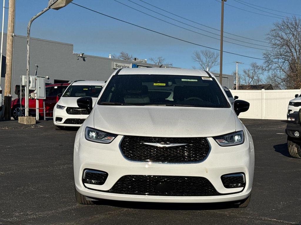 new 2026 Chrysler Pacifica car, priced at $46,440