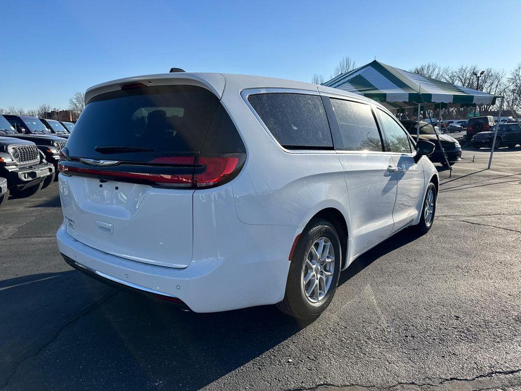 new 2026 Chrysler Pacifica car, priced at $46,440