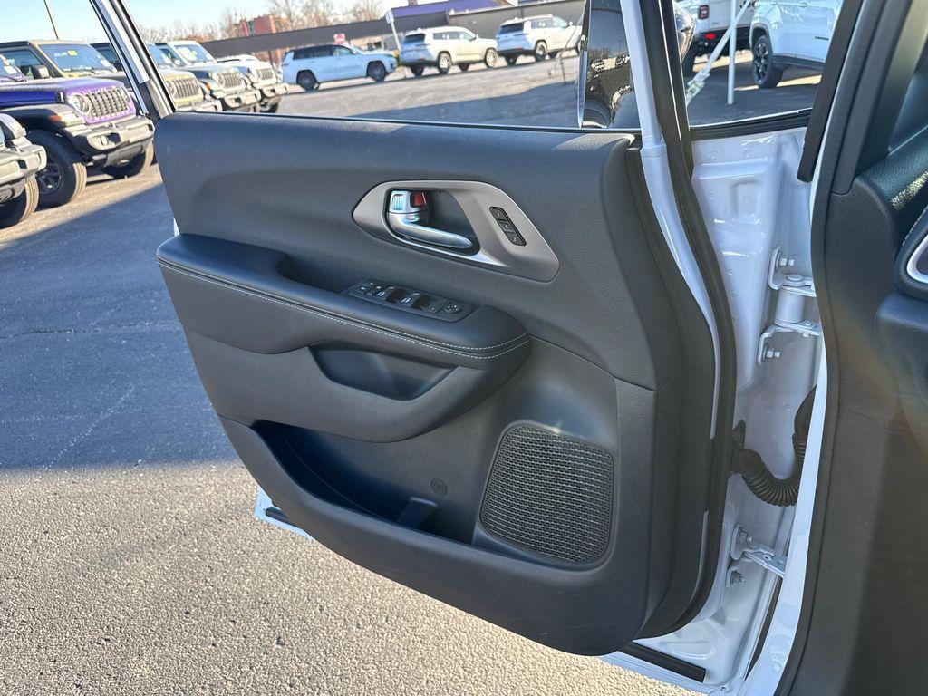 new 2026 Chrysler Pacifica car, priced at $46,440