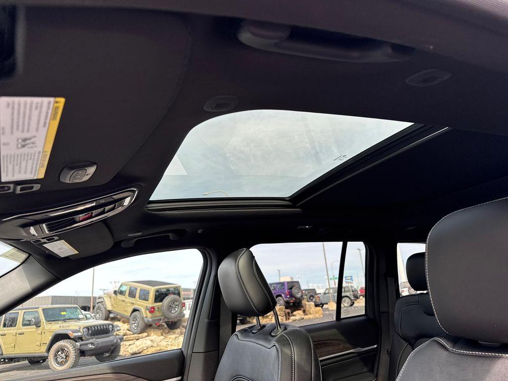 new 2026 Jeep Grand Cherokee car, priced at $44,988