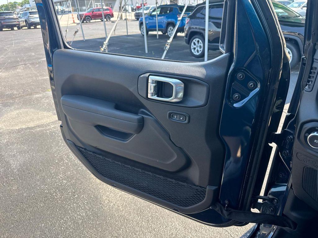 new 2025 Jeep Wrangler car, priced at $36,988