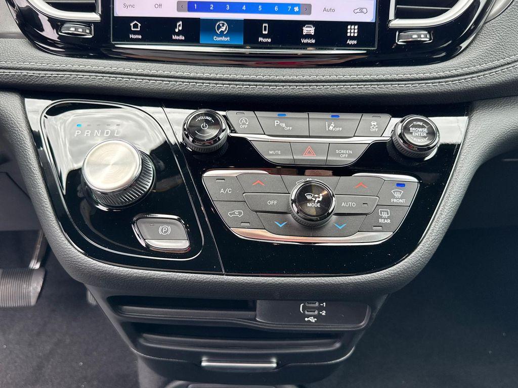 new 2026 Chrysler Pacifica car, priced at $39,988