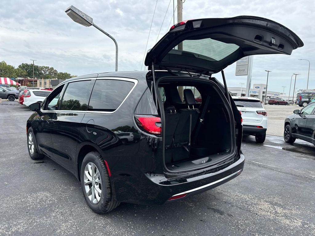 new 2026 Chrysler Pacifica car, priced at $39,988