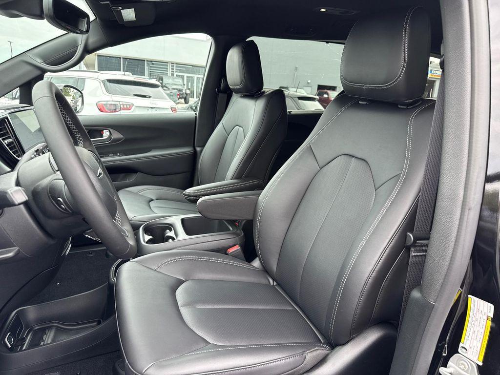 new 2026 Chrysler Pacifica car, priced at $39,988