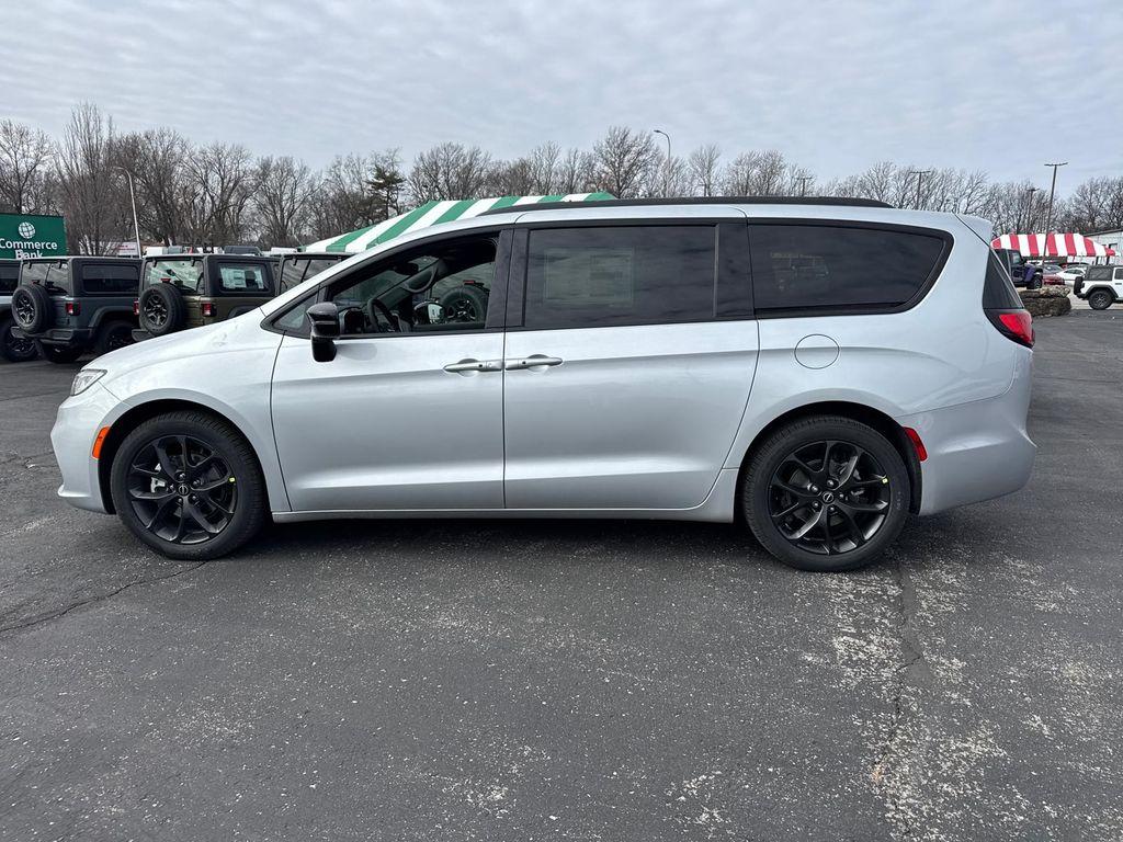 new 2026 Chrysler Pacifica car, priced at $53,890