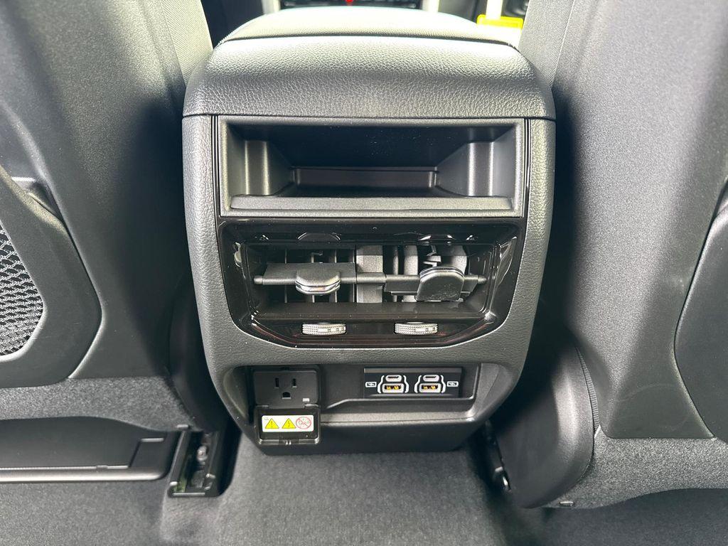 new 2026 Jeep Grand Cherokee car, priced at $37,988