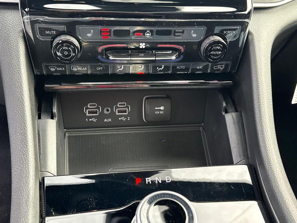 new 2026 Jeep Grand Cherokee car, priced at $37,988