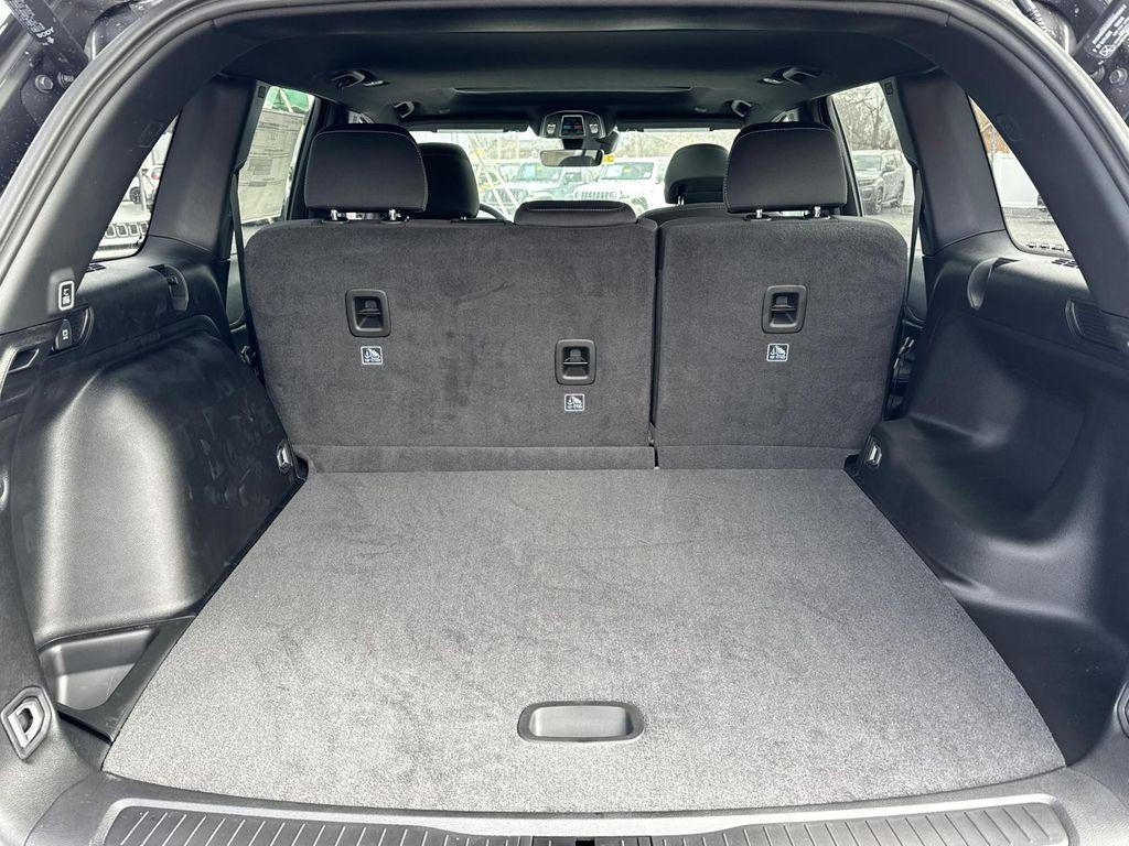 new 2026 Jeep Grand Cherokee car, priced at $37,988