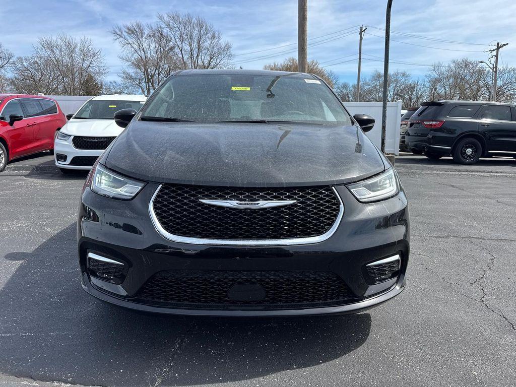 new 2026 Chrysler Pacifica car, priced at $35,988