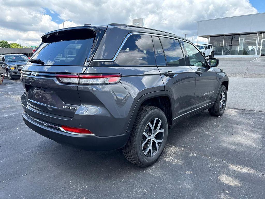 new 2025 Jeep Grand Cherokee car, priced at $40,988
