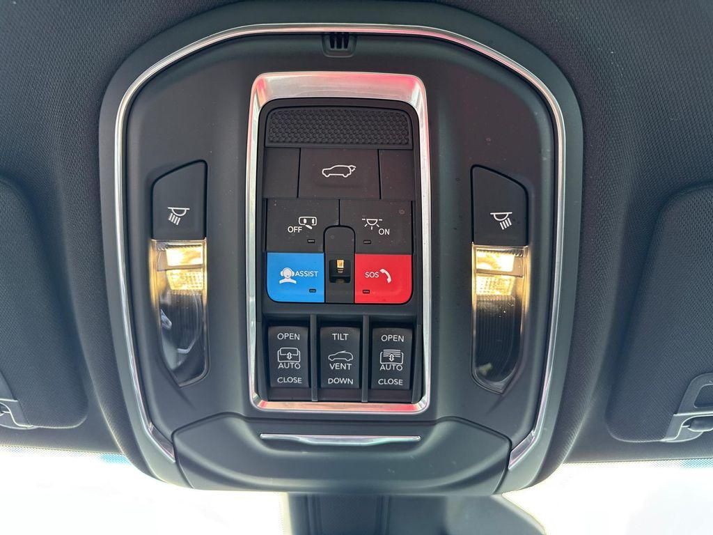 new 2025 Jeep Grand Cherokee car, priced at $40,988