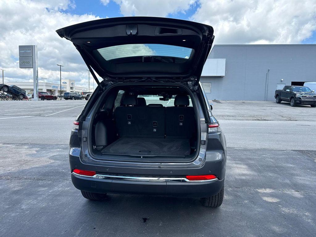 new 2025 Jeep Grand Cherokee car, priced at $40,988