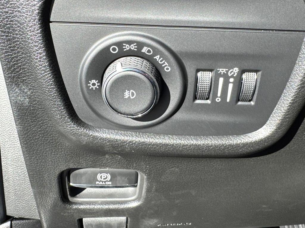 new 2026 Jeep Grand Cherokee car, priced at $39,988