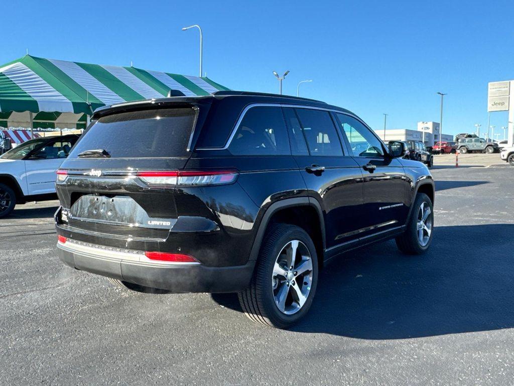 new 2026 Jeep Grand Cherokee car, priced at $39,988