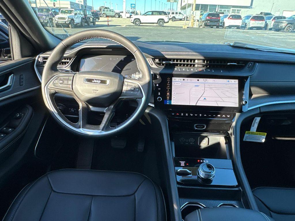 new 2026 Jeep Grand Cherokee car, priced at $39,988