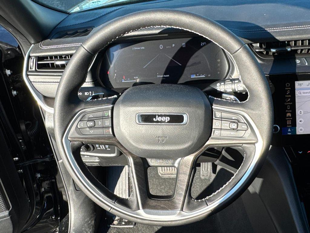 new 2026 Jeep Grand Cherokee car, priced at $39,988