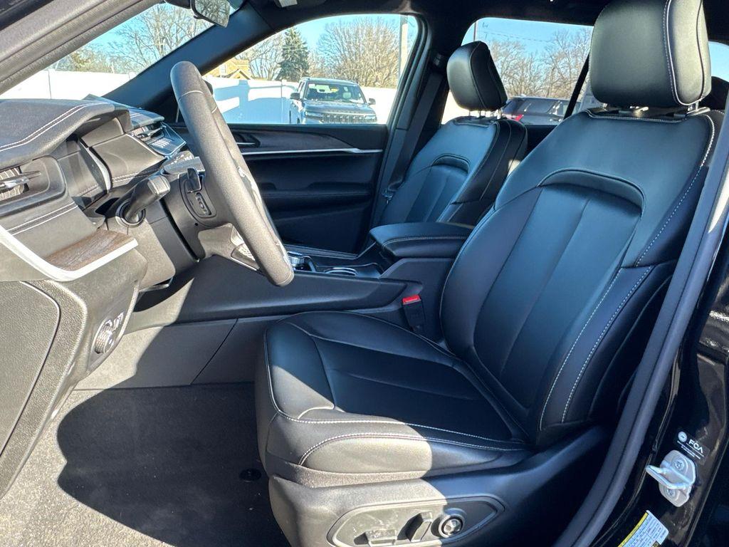 new 2026 Jeep Grand Cherokee car, priced at $39,988