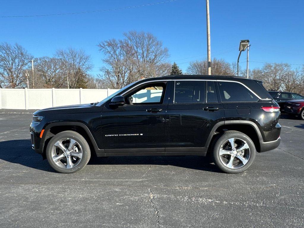 new 2026 Jeep Grand Cherokee car, priced at $39,988