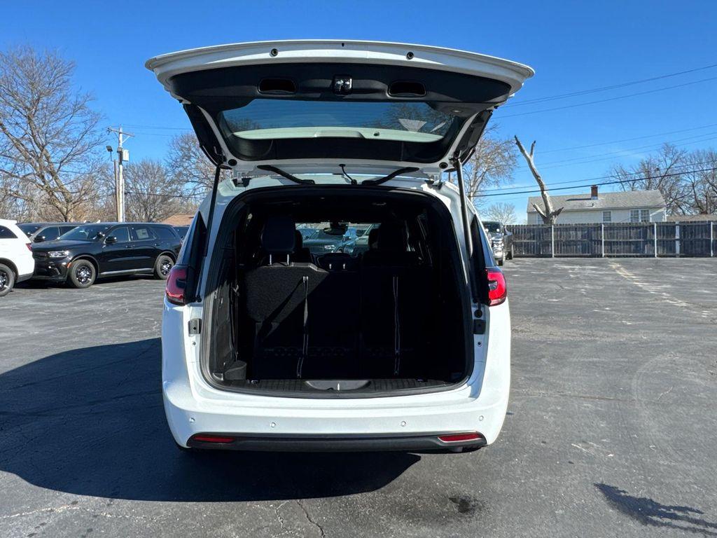 used 2024 Chrysler Pacifica Hybrid car, priced at $33,988