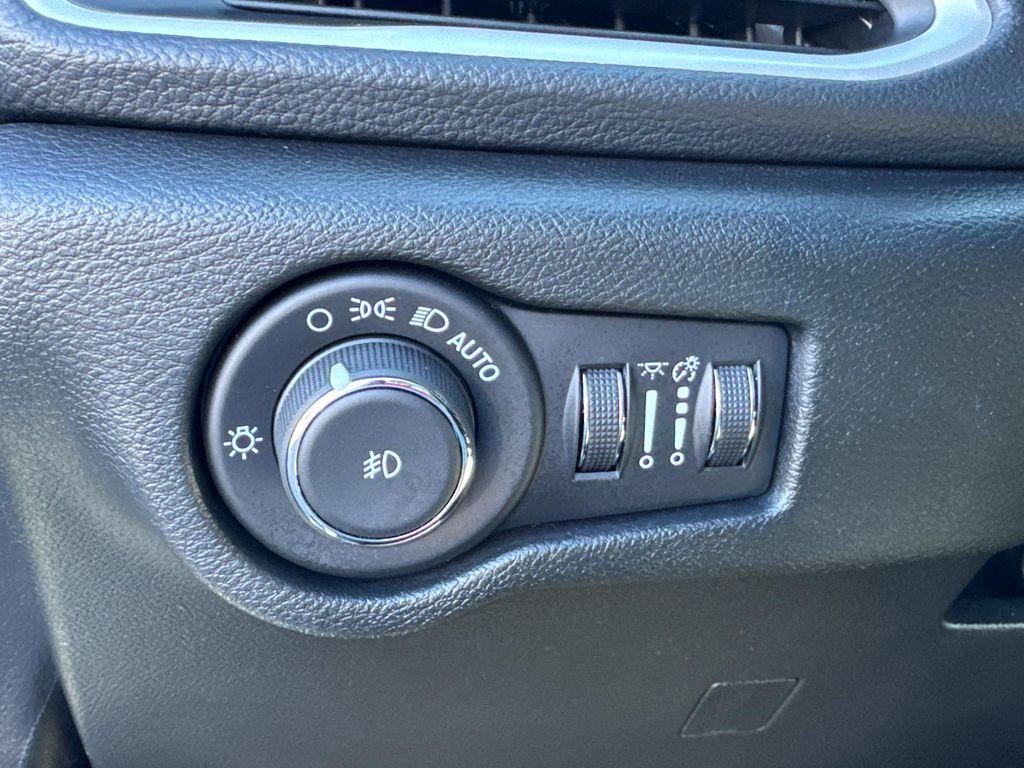 used 2024 Chrysler Pacifica Hybrid car, priced at $33,988