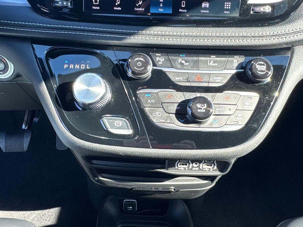 used 2024 Chrysler Pacifica Hybrid car, priced at $33,988