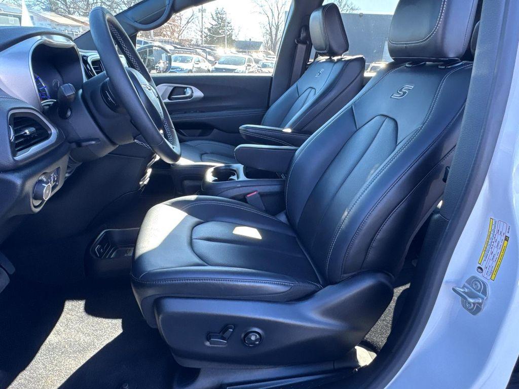 used 2024 Chrysler Pacifica Hybrid car, priced at $33,988