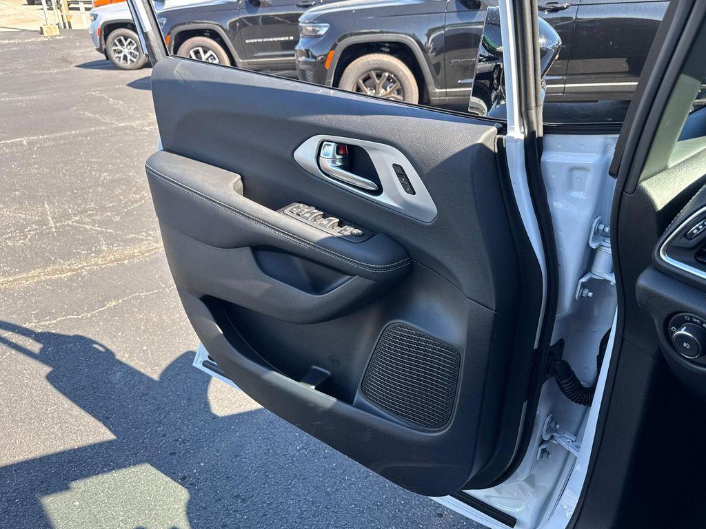 new 2026 Chrysler Pacifica car, priced at $45,988