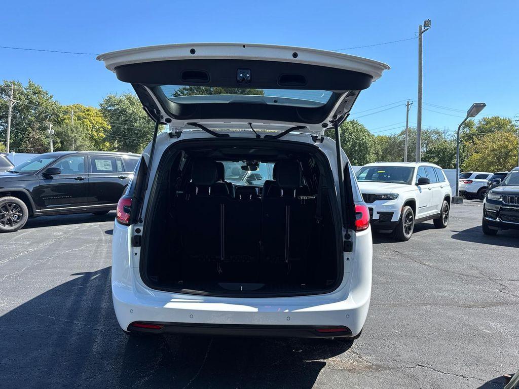 new 2026 Chrysler Pacifica car, priced at $45,988
