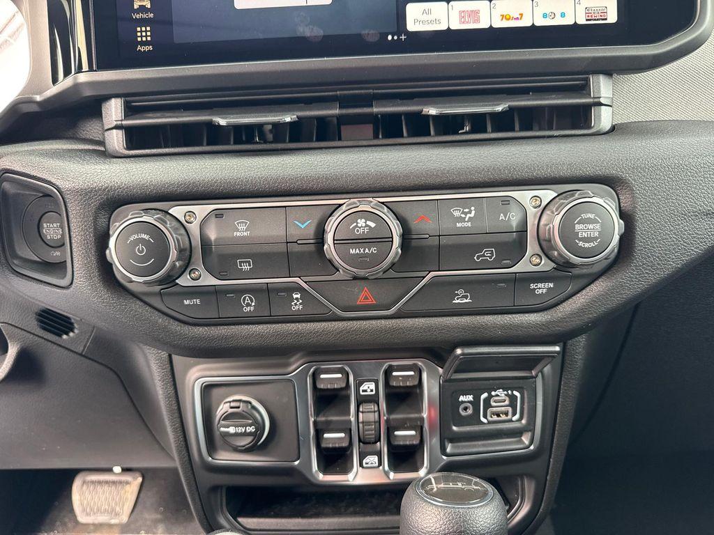 new 2026 Jeep Gladiator car, priced at $33,988