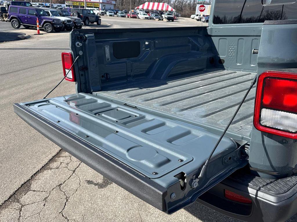 new 2026 Jeep Gladiator car, priced at $39,988