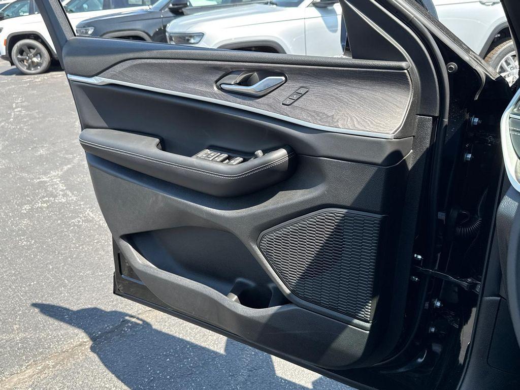 new 2025 Jeep Grand Cherokee L car, priced at $37,988