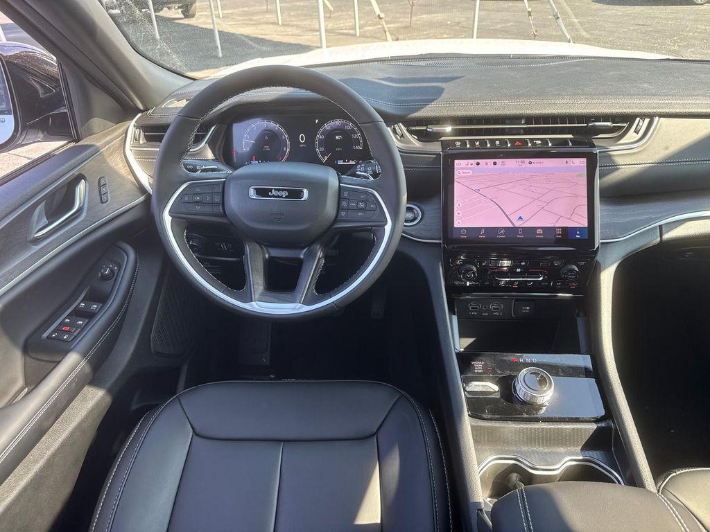 new 2025 Jeep Grand Cherokee car, priced at $40,988
