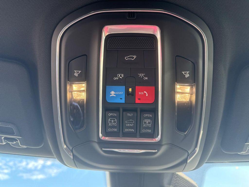 new 2025 Jeep Grand Cherokee car, priced at $40,988