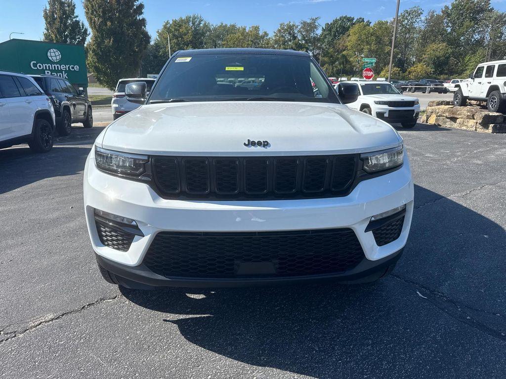 new 2025 Jeep Grand Cherokee car, priced at $40,988