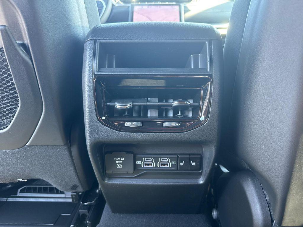 new 2025 Jeep Grand Cherokee car, priced at $40,988