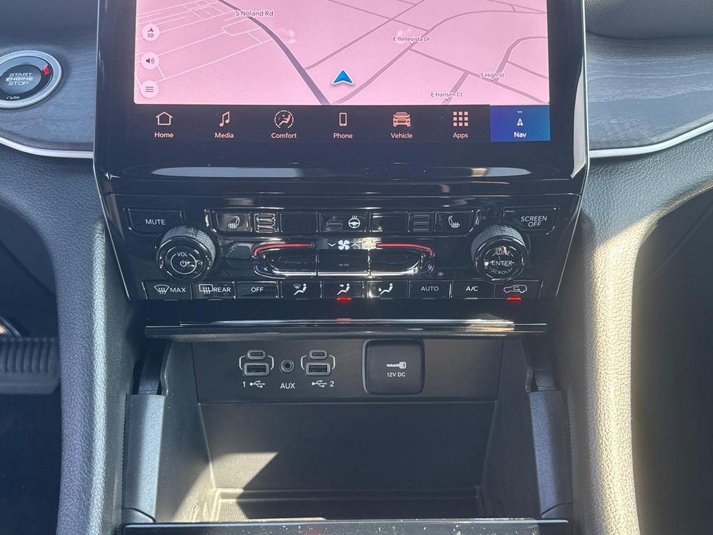 new 2025 Jeep Grand Cherokee car, priced at $40,988